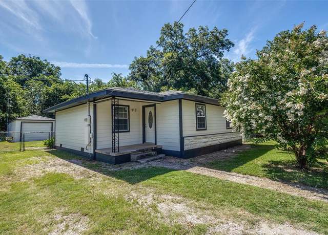 Property at 912 N Clements St, Gainesville, TX 76240, 2 beds, 1.5 baths