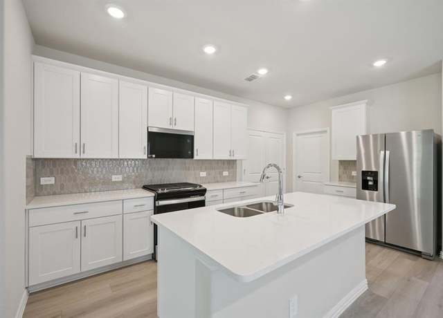 Property at 512 Cottner Dr, Mckinney, TX 75071, 4 beds, 2.5 baths