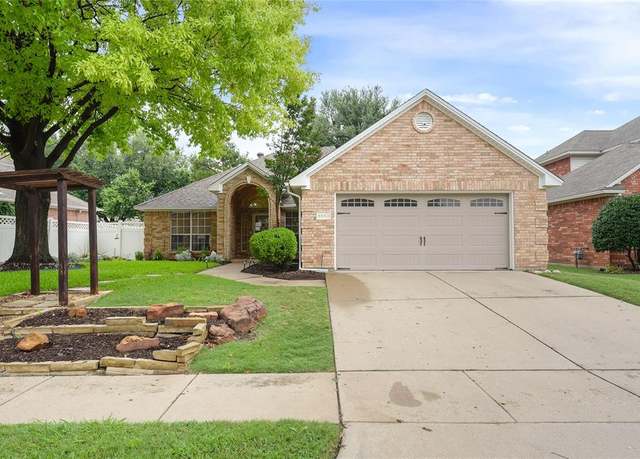 Property at 5853 Echo Bluff Dr, Haltom City, TX 76137, 3 beds, 2 baths