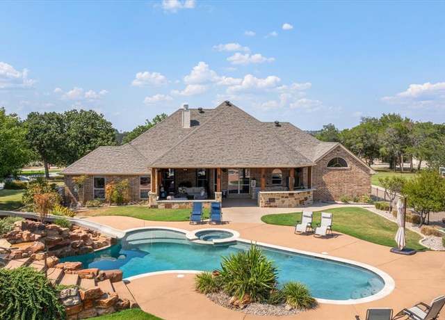 Property at 2007 Wigeon St, Granbury, TX 76049, 4 beds, 3.5 baths