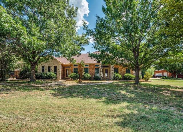 Property at 2852 S Lakeview Dr, Cedar Hill, TX 75104, 3 beds, 3 baths