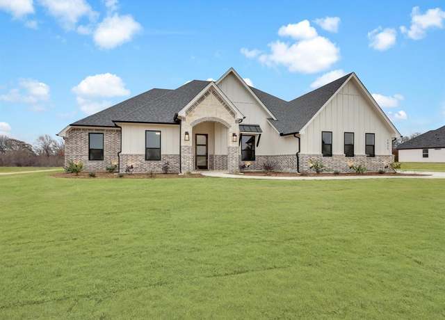 Property at 1025 Silver Sage Trl, Weatherford, TX 76085, 4 beds, 3 baths