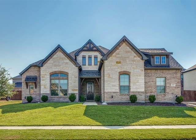 Property at 1933 Monteverde Ct, Burleson, TX 76028, 4 beds, 2.5 baths