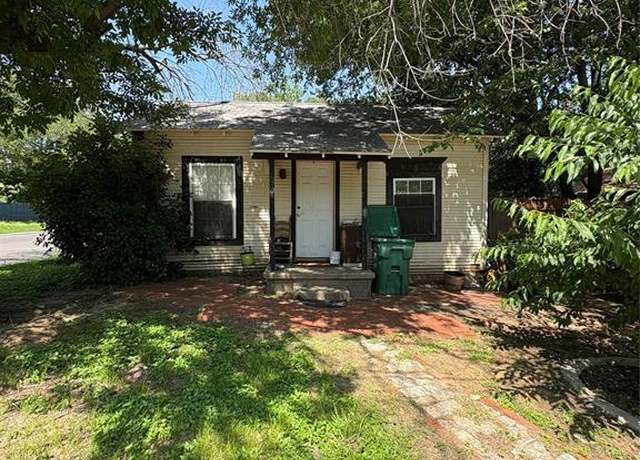 Property at 1030 Peak St, Denton, TX 76201, 2 beds, 1 bath