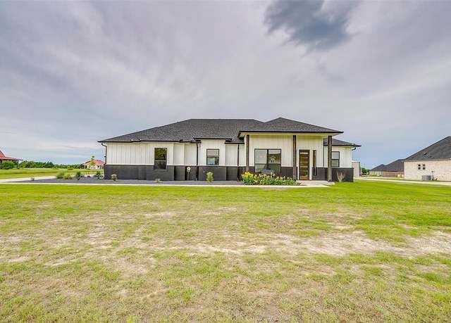 Property at 140 Lone Elm Rd, Waxahachie, TX 75167, 3 beds, 2.5 baths