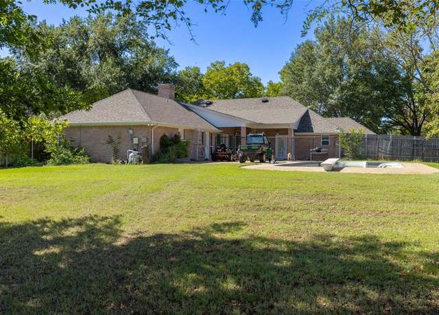 Property at 1704 Church St, Sulphur Springs, TX 75482, 3 beds, 3.5 baths