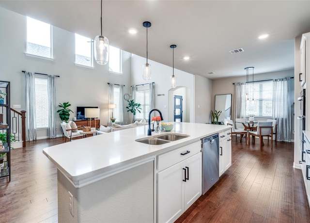 Property at 2064 Olivereta Dr, Little Elm, TX 75068, 4 beds, 2.5 baths