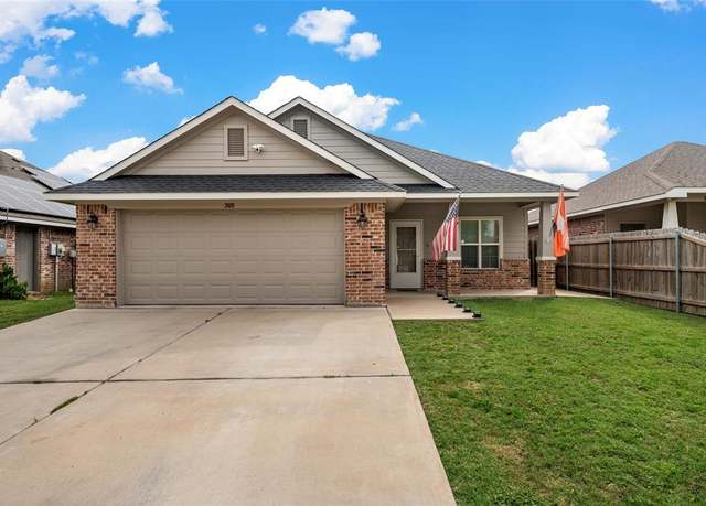 Property at 305 N Lakeview Dr, Lacy Lakeview, TX 76705, 3 beds, 2 baths