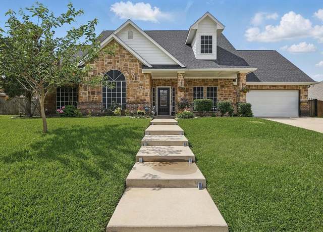 Property at 2210 Ridgewood Dr, Bridgeport, TX 76426, 4 beds, 3 baths
