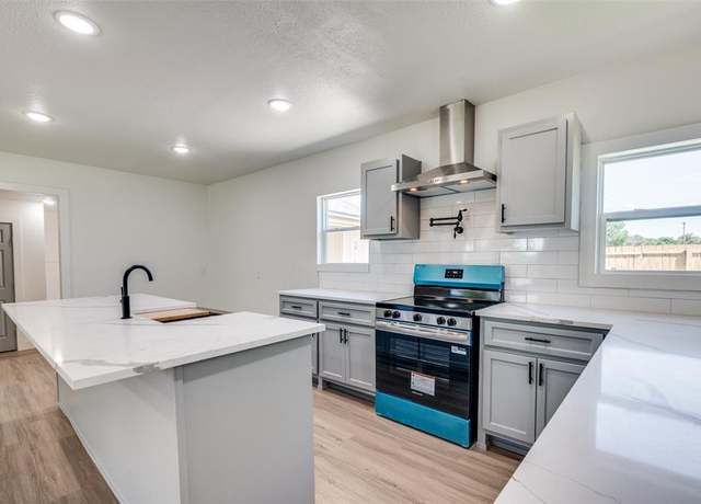 Property at 107 Mcarthur Ln, Cleburne, TX 76031, 4 beds, 2.5 baths