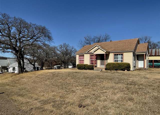 Property at 211 Denton St E, Argyle, TX 76226, 2 beds, 1 bath