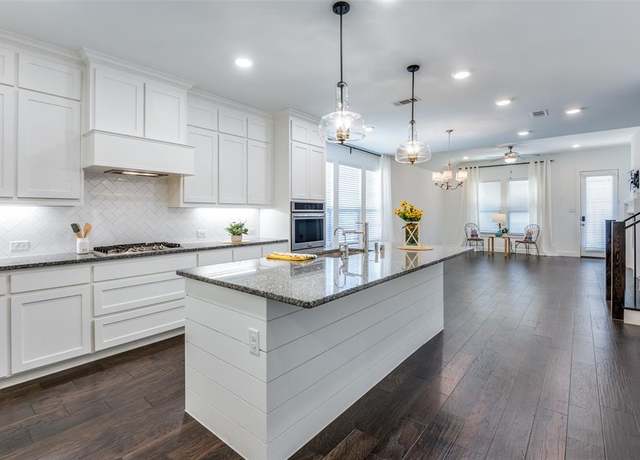 Property at 2284 Red Mule Ln, Carrollton, TX 75010, 4 beds, 2.5 baths