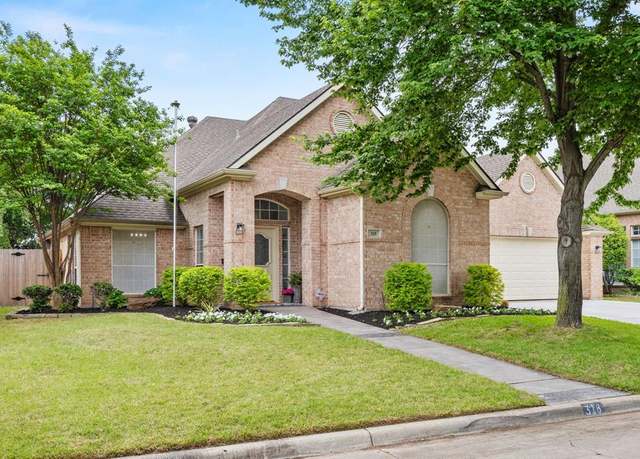 Property at 318 Lakewood Dr, Trophy Club, TX 76262, 3 beds, 2.5 baths
