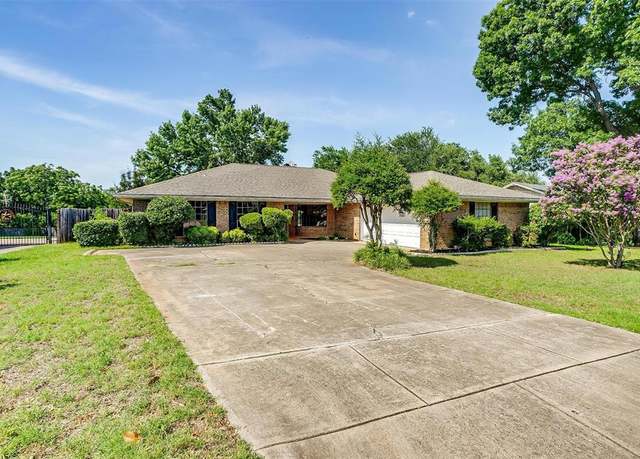 Property at 4424 Foxfire Way, Fort Worth, TX 76133, 4 beds, 2 baths