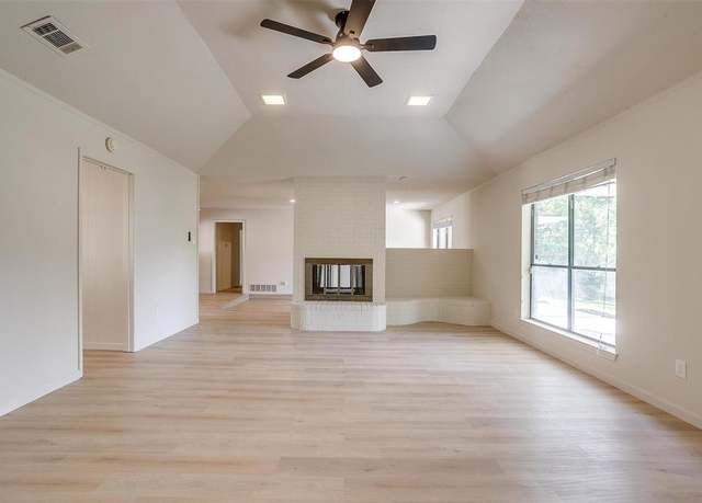 Property at 4424 Foxfire Way, Fort Worth, TX 76133, 4 beds, 2 baths