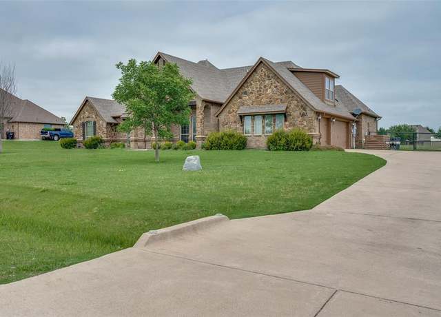 Property at 6833 Katie Corral Dr, Fort Worth, TX 76126, 4 beds, 2.5 baths