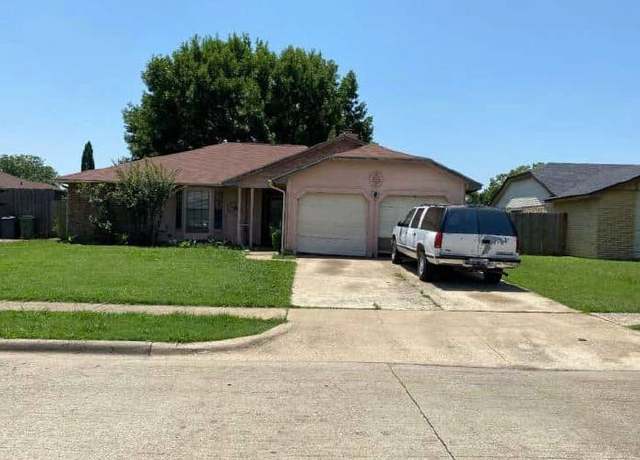 Property at 2641 Berkshire Ln, Grand Prairie, TX 75052, 4 beds, 2 baths