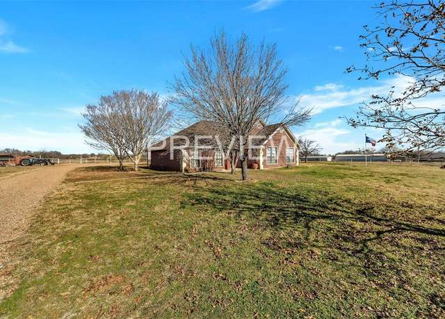 Property at 975 Walnut Creek Dr, Springtown, TX 76082, 3 beds, 2 baths