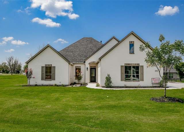 Property at 2719 Village Rd, Granbury, TX 76049, 4 beds, 3 baths