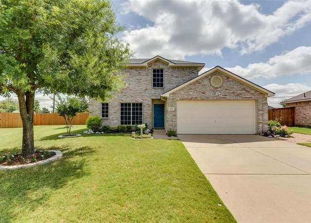 Property at 222 Chesterfield Cir, Waxahachie, TX 75165, 4 beds, 2.5 baths