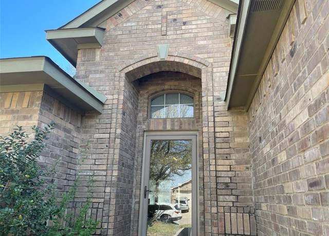 Property at 1417 Constantina Dr, Denton, TX 76207, 3 beds, 2 baths