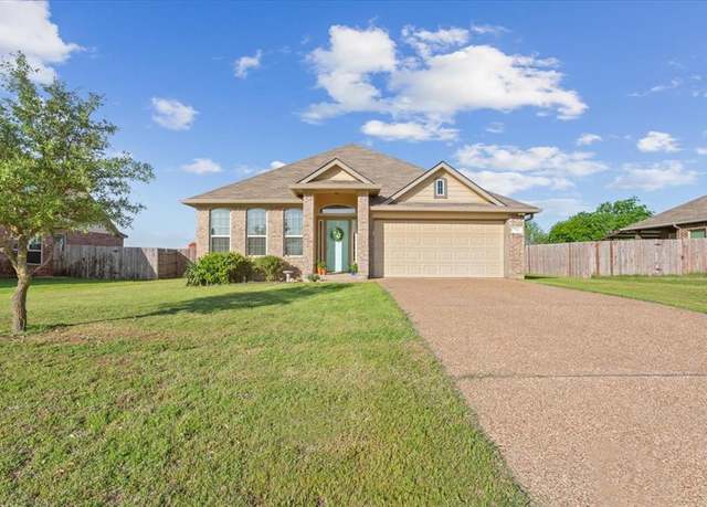 Property at 704 Caddo Trl, Mcgregor, TX 76657, 3 beds, 2 baths