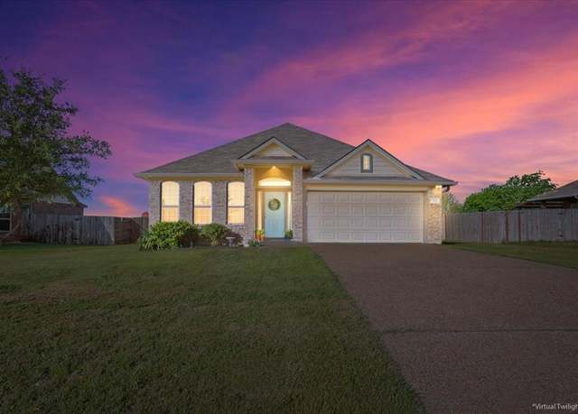 Property at 704 Caddo Trl, Mcgregor, TX 76657, 3 beds, 2 baths