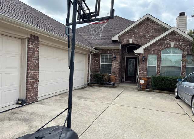Property at 2319 Collin Dr, Grand Prairie, TX 75052, 3 beds, 2 baths