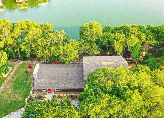 Property at 415 S Lakewood Cir, Bridgeport, TX 76426, 5 beds, 3.5 baths