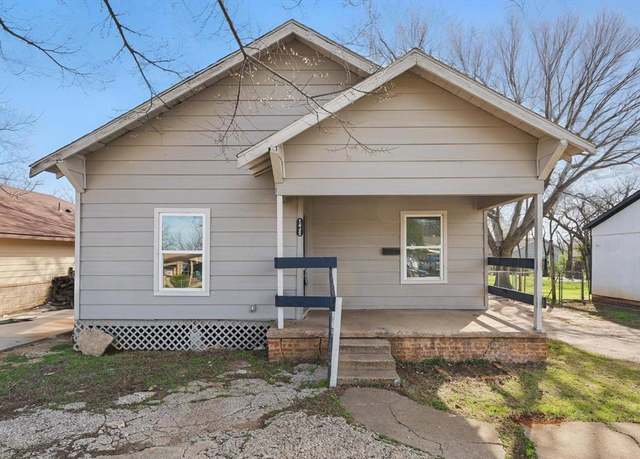 Property at 1805 Daniel St, Fort Worth, TX 76104, 3 beds, 2 baths
