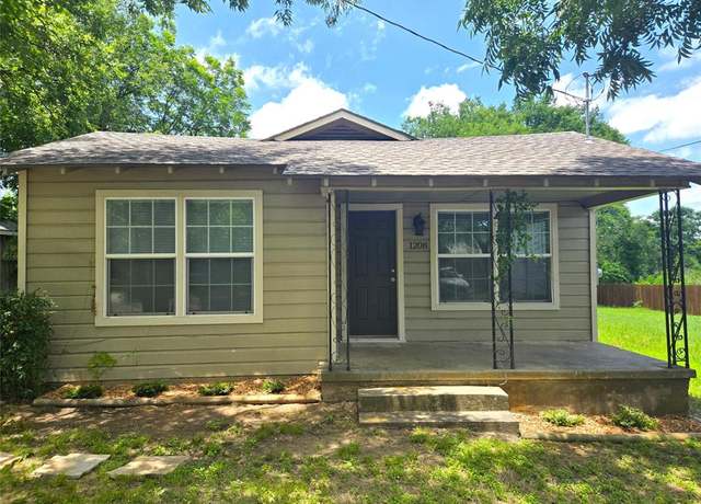Property at 1208 Peak St, Denton, TX 76201, 2 beds, 1 bath