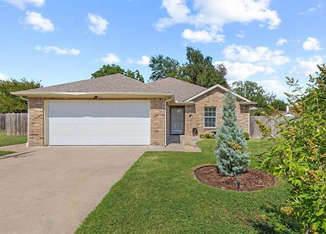 Property at 106 Westwood Ct, Bonham, TX 75418, 3 beds, 2 baths