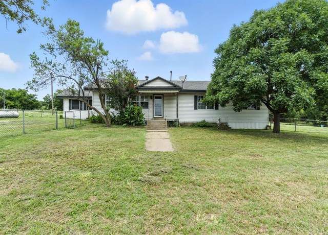 Property at 4710 Mineral Wells Hwy, Weatherford, TX 76088, 3 beds, 2 baths