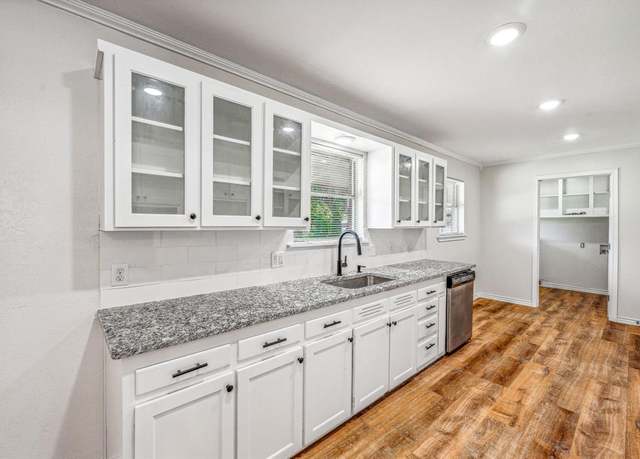 Property at 1230 N Wildwood Dr, Stephenville, TX 76401, 3 beds, 2 baths