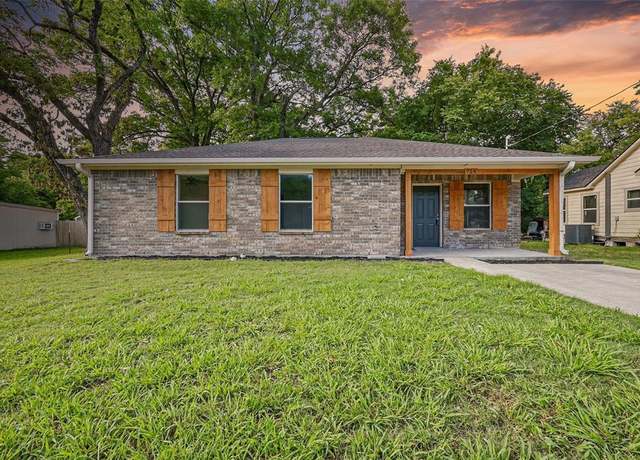 Property at 714 E 12th St, Bonham, TX 75418, 3 beds, 1.5 baths