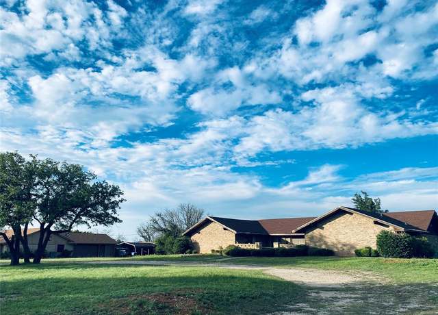 Property at 310 Lori Ln, Brownwood, TX 76801, 3 beds, 2.5 baths