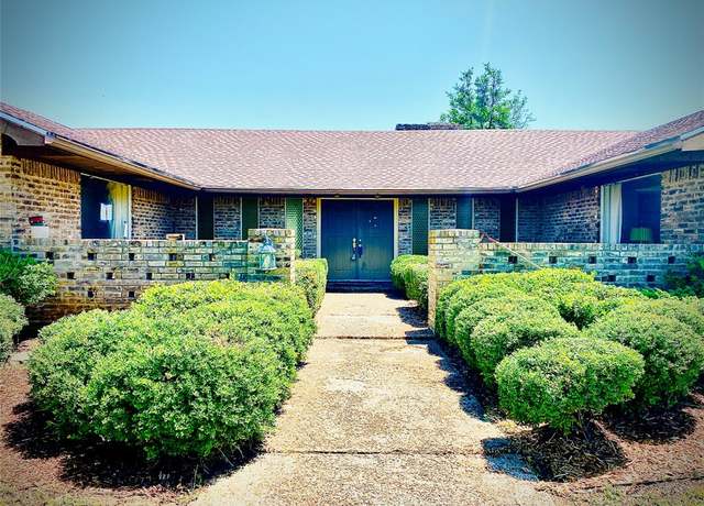 Property at 310 Lori Ln, Brownwood, TX 76801, 3 beds, 2.5 baths