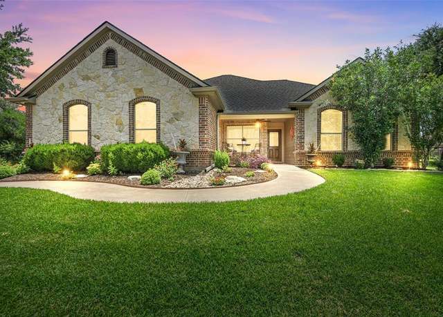 Property at 140 Miramar Cir, Weatherford, TX 76085, 4 beds, 2 baths