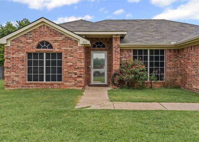 Property at 326 Willow Creek Dr, Weatherford, TX 76085, 4 beds, 2 baths