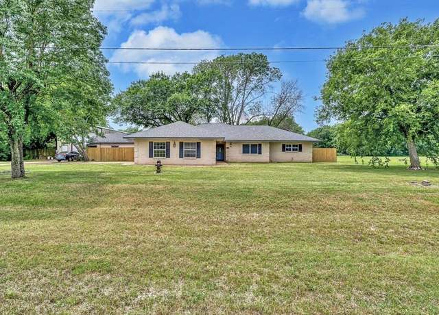 Property at 556 Old Speegleville Rd, Woodway, TX 76712, 3 beds, 2 baths