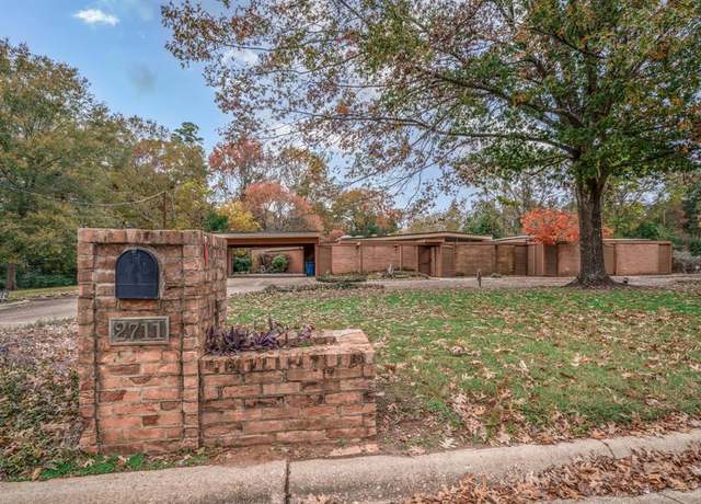 Property at 2711 Arlington Dr, Marshall, TX 75672, 3 beds, 2.5 baths