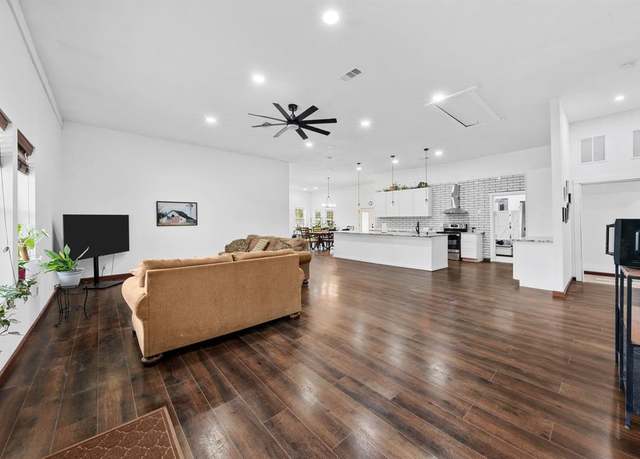 Property at 4285 N Fm 51, Weatherford, TX 76085, 3 beds, 2 baths