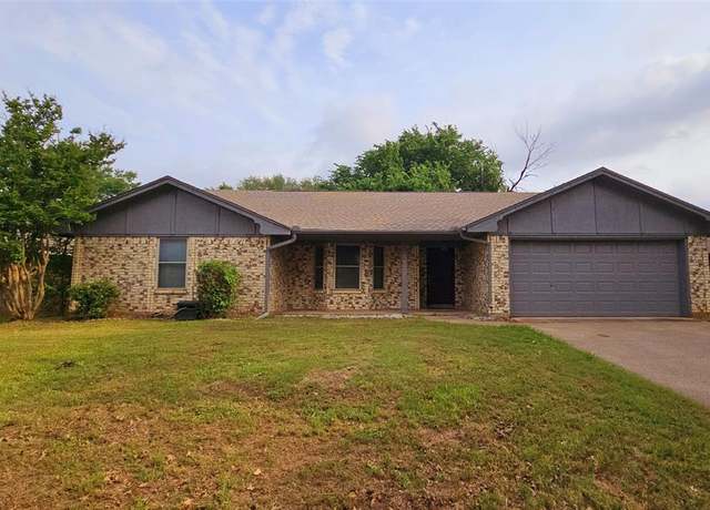 Property at 1015 De Pauw Dr, Arlington, TX 76012, 3 beds, 2 baths