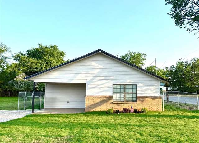 Property at 739 W Pine St, Jacksboro, TX 76458, 3 beds, 2 baths
