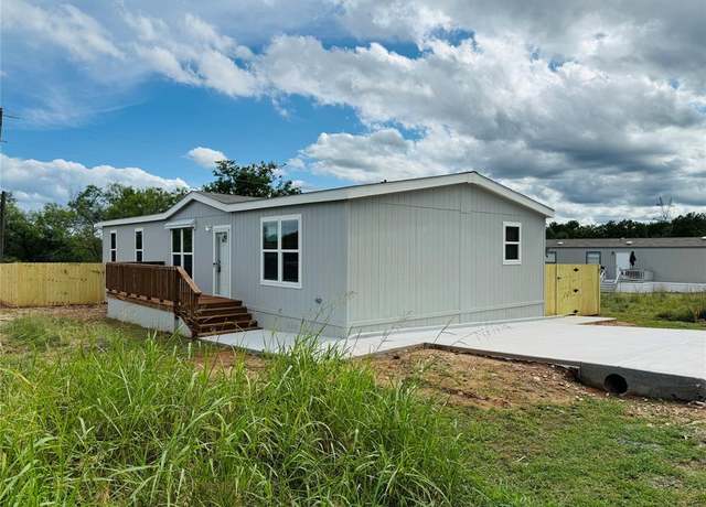 Property at 5904 Flint Dr, Granbury, TX 76048, 4 beds, 2 baths