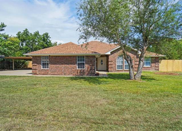 Property at 302 Robins Way, Granbury, TX 76048, 3 beds, 2 baths
