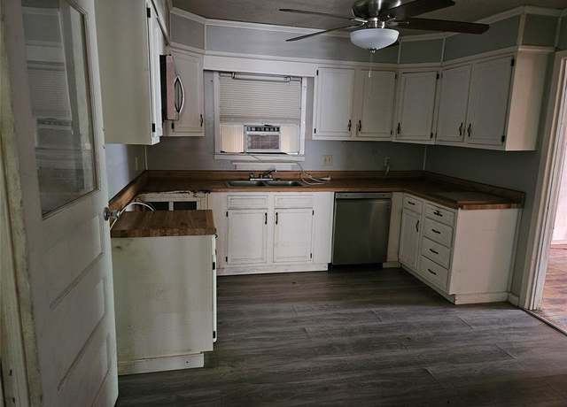 Property at 715 W Kaufman St, Paris, TX 75460, 2 beds, 2 baths