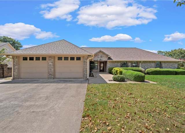 Property at 1505 Jane Ln, West, TX 76691, 4 beds, 3 baths