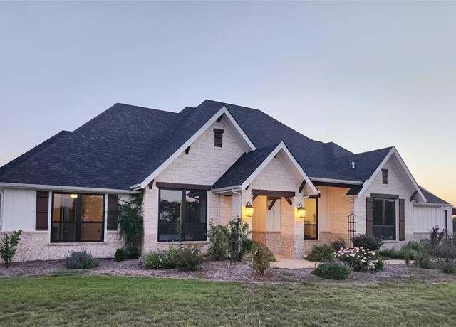 Property at 1061 Oxford Crossing Rd, Van Alstyne, TX 75495, 4 beds, 2.5 baths