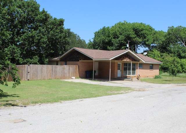 Property at 400 S Vick St, Decatur, TX 76234, 3 beds, 1 bath